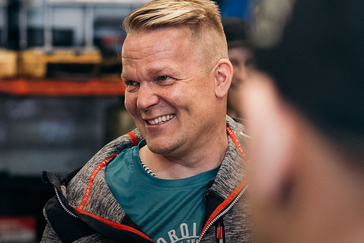 Ikänäköleikkauksella eroon silmälaseista